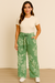 Calça pantalona verde floral como elástico atrás - comprar online