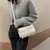 Bolsa de Ombro Feminina Pequena em Couro do Plutônio