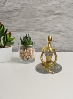 Estátua Yoga Luxo com Brilho 12cm - Mudra - Território Zen