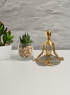 Estátua Yoga Luxo com Brilho 12cm - Meditação - Território Zen