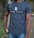 CAMISETA PREMIUM ESTAMPADA _ MODELO LONGLINE _ COR CINZA ESCURO/MESCLA - BENDOR SHOP