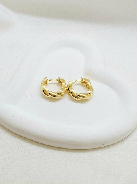 Argola Redonda Média Banhada a Ouro - comprar online