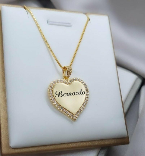 Colar Coração Personalizado Com Bordas Cravejadas Em Zircônias Banhado a Ouro - comprar online