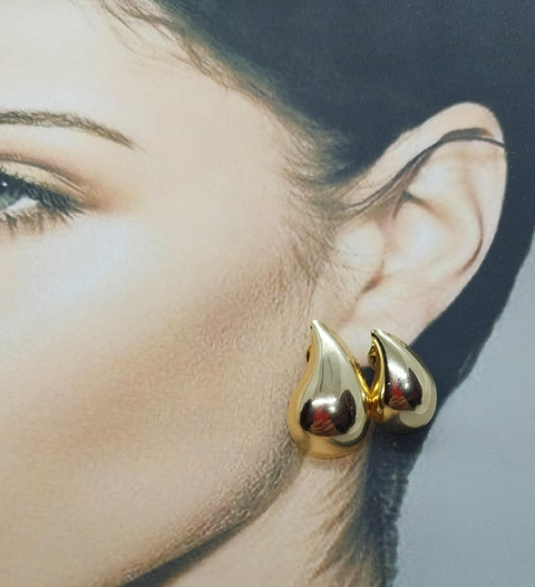 Brincos de Gota m e p Banhado a Ouro - comprar online