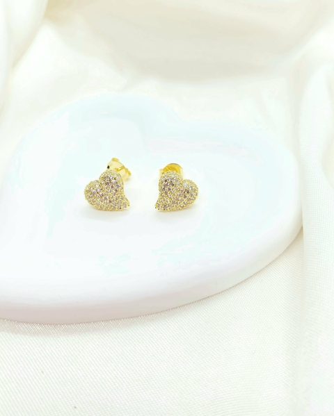Brinco de Coração Cravejado Em Zircônias Banhada a Ouro - comprar online