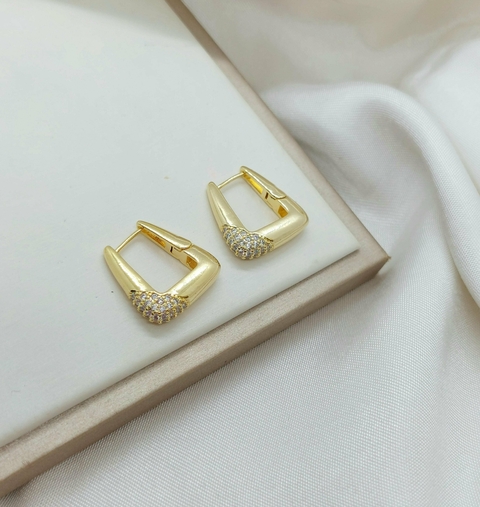 Brinco Argola com Detalhes em Zircônias Banhada a Ouro - comprar online