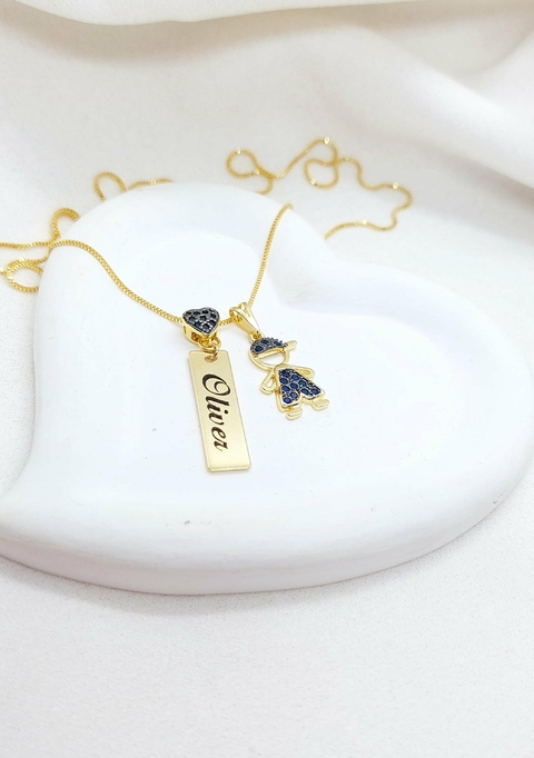 Colar de Plaquinha Personalizada e Pingente Menino Banhado a Ouro - comprar online