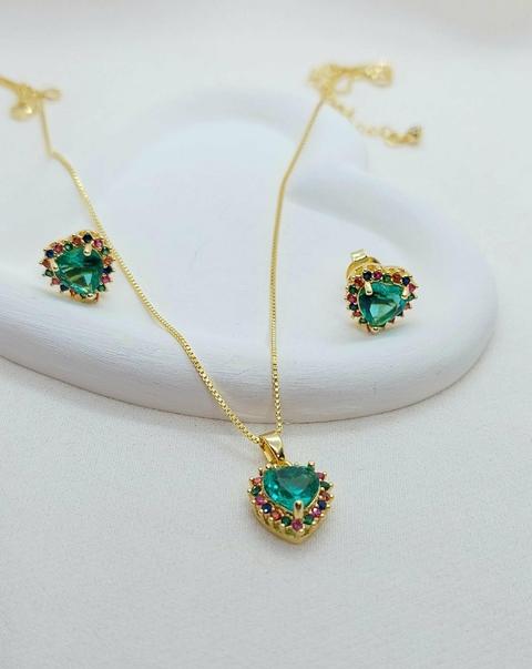 Conjunto De Coração Com Zircônia Verde e Pedras Coloridas Banhado a Ouro - comprar online