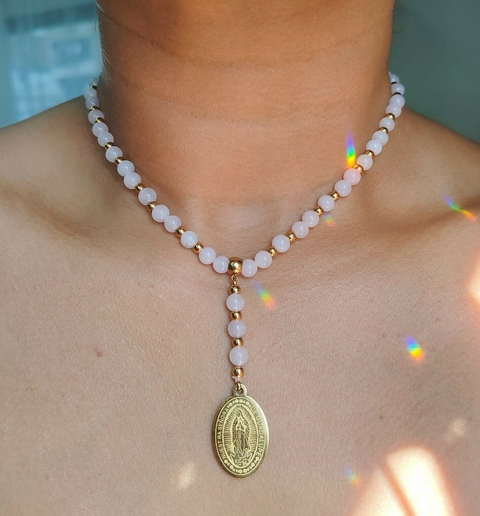 Choker Virgencita en cuarzo rosa