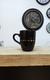 Taza negra con línea dorada - IN Deco Home