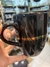 Taza negra con línea dorada en internet