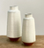 Florero de ceramica beige boca ancha - comprar online