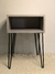 Mesa de luz gris en internet