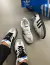 Adidas Samba branco c/ preto na internet
