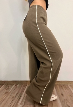 PANTALÓN LEBRON - Cocoa
