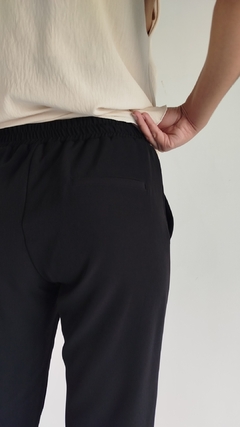 Pantalón negro elastizado en internet