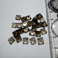 Cuarzo ahumado calibrado piramide 6x6 (por unidad) - comprar online