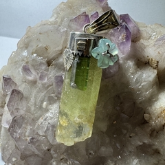 Dije de Heliodoro con Turmalina y flor de Crisoprasa - comprar online