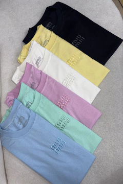 T-SHIRT MIU MIU BORDADO (3.15)