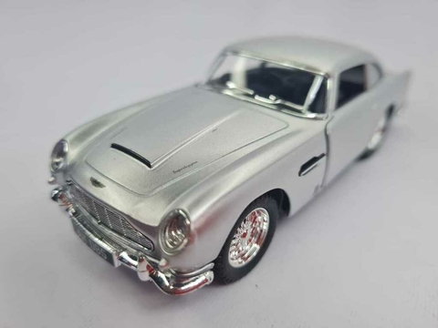 Aston Martin DB5 1963 Prata