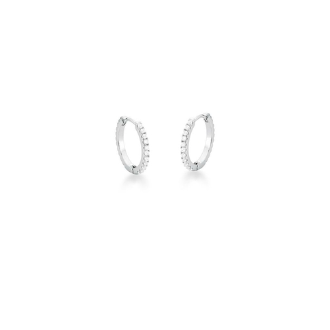 Argola com uma fileira de zircônias brancas prata rodinada