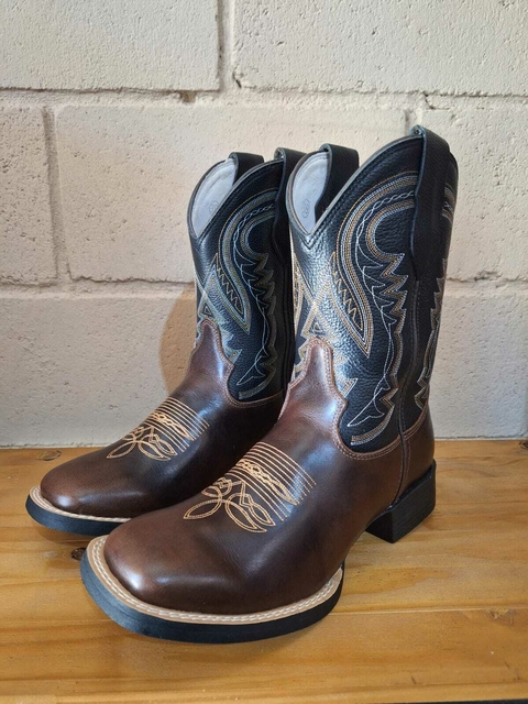 Bota Texana Texas Stars Couro Café & Preto