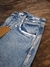 Calça Jeans Feminina Boot Cut Clara Levanta Bumbum com Detalhes em Prata e Pedras na internet