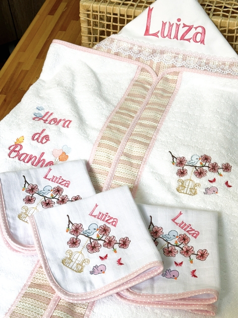 KIT Enxoval de bebê ( Toalha de banho com capuz , 3 fraldinha de boca)
