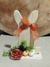 Coelho decorativo em madeira - comprar online