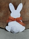 Coelho decorativo em madeira - comprar online