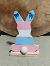 Coelho decorativo em madeira - comprar online