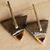 Brinco triangular, marrom mascavo com dourado, metais banhado a ouro