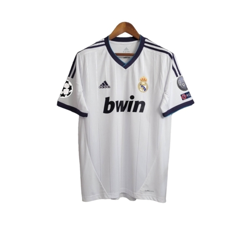 Camisa Retrô Real Madrid I 12/13 - Masculina Adidas - Branca com detalhes em azul com todos os patch