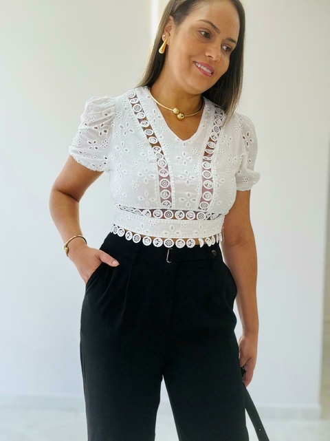Blusa Feminina com Detalhes em Renda - comprar online