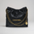 CHANEL 22 Mini Preto — Essência do luxo contemporâneo em couro brilhante