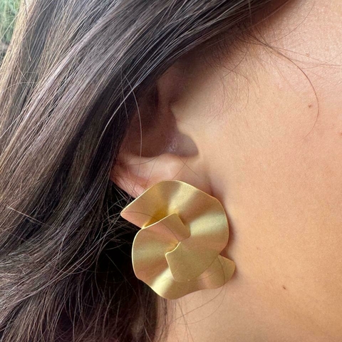 BRINCO DUAS CURVAS DOURADAS - comprar online