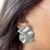 BRINCO DUAS CURVAS PRATEADAS - comprar online