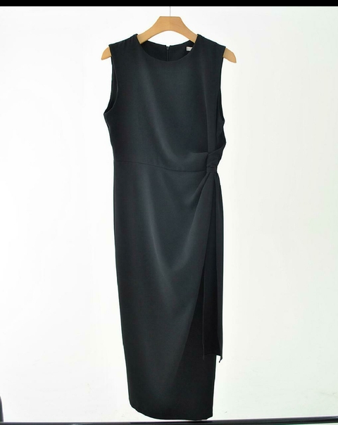 Vestido Midi sem manga liso com detalhe em nó