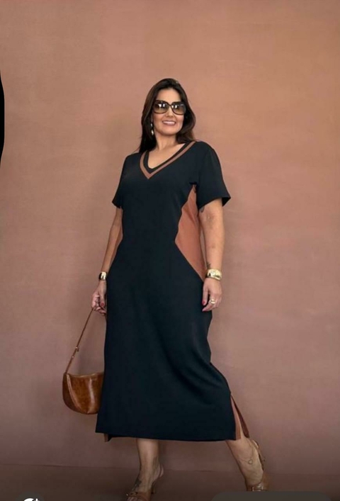 Vestido midi com recortes preto