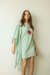 Vestido um ombro matcha na internet