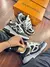 Louis Vuitton Skate "Black White" na internet