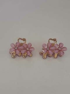 2 presilhas de flor em ferro com acabamento dourado e flores coloridas - Criattive