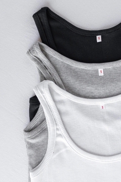 Imagen de ¡OFERTA IMPERDIBLE - 3X1 en MUCULOSAS! - Blanca, Negra y Gris!
