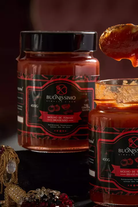 Frasco do molho de tomate Buonissimo com visual rústico e rótulo artesanal