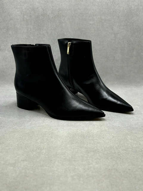 Bota Classic Bico Fino Salto Boco Couro - Preto - Carrano - comprar online