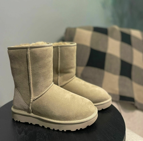 Bota Classic Short II - Bege - UGG - comprar online