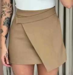 Saia Shorts Assimétrica Zaha