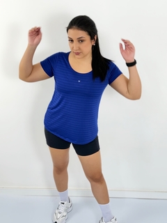 Camiseta Feminina Dry Fit Azul Royal Basic na internet