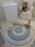 Tapete Decoração quarto de bebê 

A peça que não pode faltar no quartinho! 

Além de decorar, proporciona um ambiente aconchegante e fofo!

Tapete de crochê redondo nas cores off white e borda marron rosê.

Mede 1,20 de diâmetro.

Feito à mão.

Material b