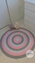O tapete redondo também é perfeito para a criança brincar, deitar e ler. O tapete de crochê redondo além de decorar leva aconchego pro quarto infantil.

Uma peça artesanal e pode ser personalizado nas cores que combinem com a sua decoração.